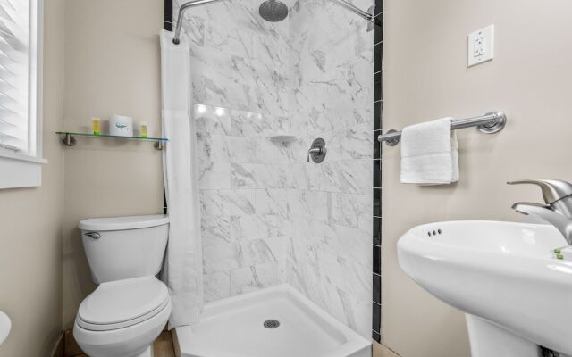 Dolphin Oceanfront Motel