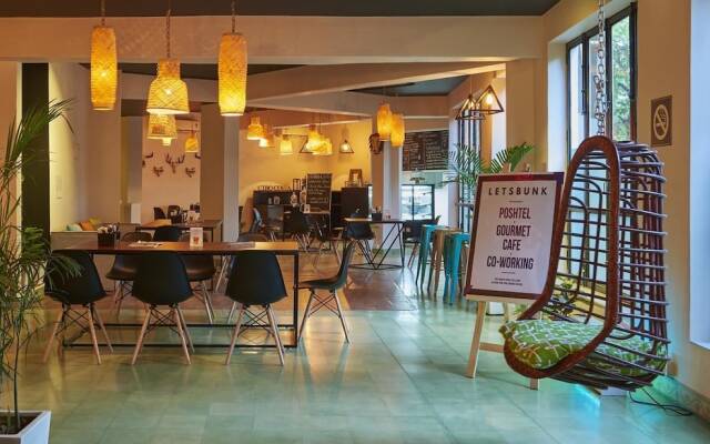 LetsBunk Poshtel & Suites