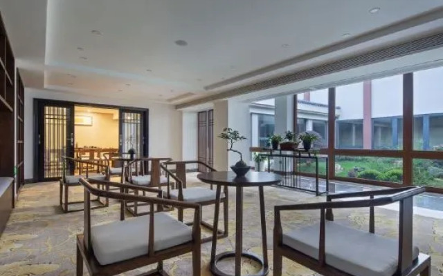 Xinchang Big Buddha Temple Fanyin Hotel