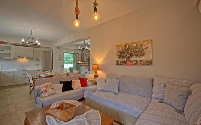 Villa Elaia by MediterraneanVillas
