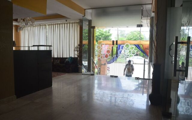 Capital O 66106 Hotel Samrat Kaushambhi