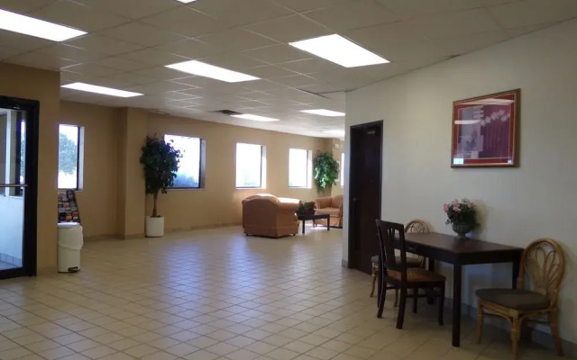 Super 8 by Wyndham Altus