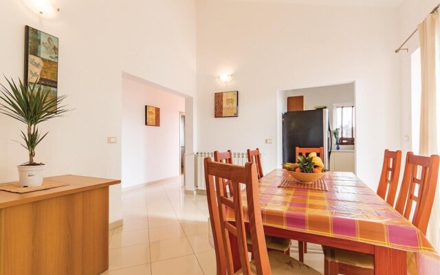Beautiful Home in Liznjan With Wifi and 6 Bedrooms