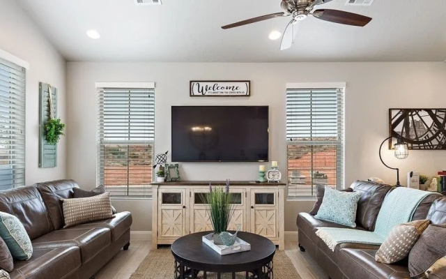 Spacious Villa 5 minutes to Lake State park by Redawning