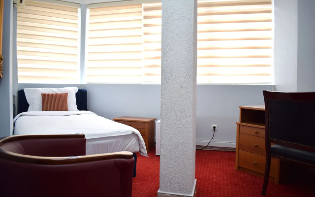 Hotel Aristocrat & Fish Restaurant