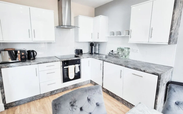 Stylish & Modern 2BR Flat