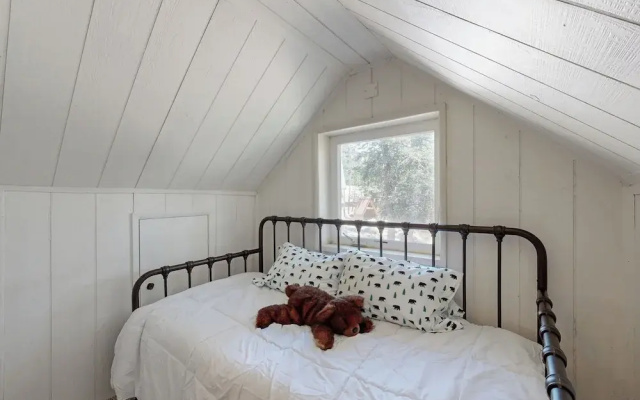 Peaceful & Charming Rustic Cabin