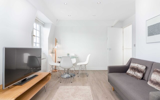 Bright and Minimalist Chelsea Nest