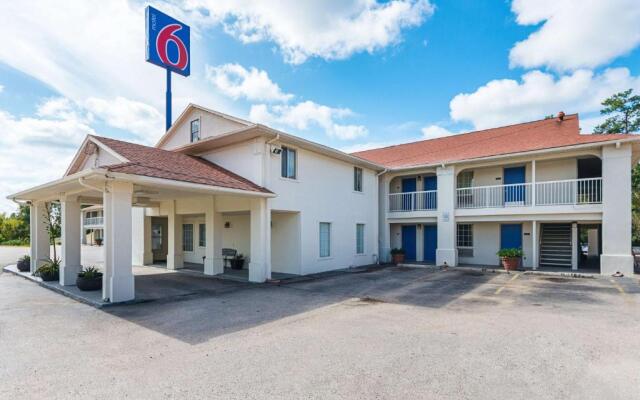 Motel 6-Livingston, TX