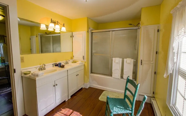 Buffalo Tavern Bed & Breakfast