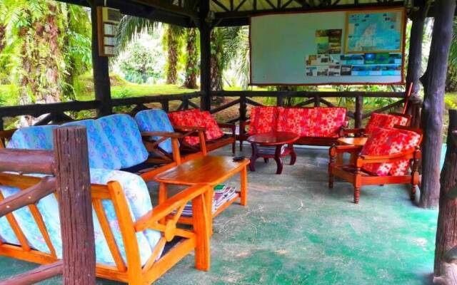 Sukau Backpackers B&B