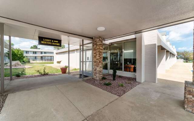 Quality Inn & Suites Vandalia near I-70 and Hwy 51
