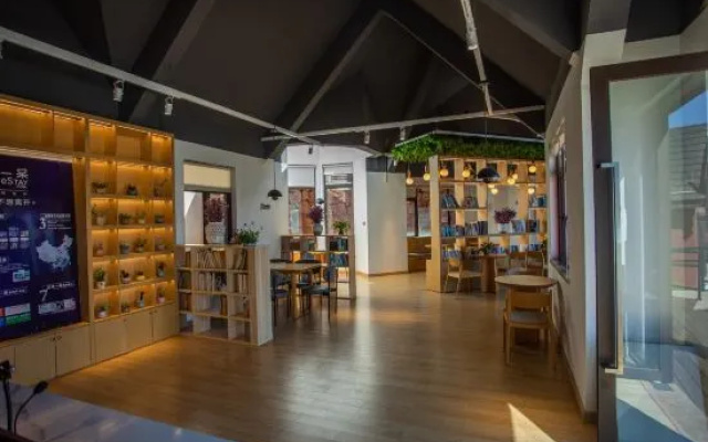 eStay Residence (Fuxian Lake International Tourist Resort store) – Restaurant – Yuxi