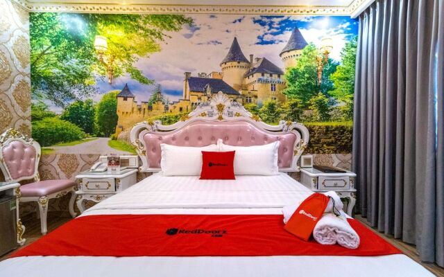 RedDoorz Premium @ Cao Thang Street