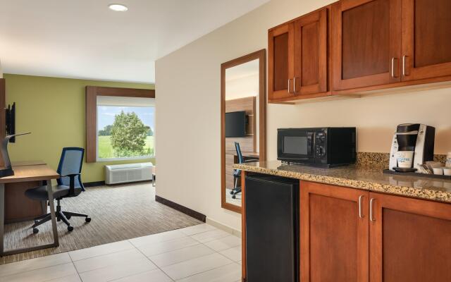 Holiday Inn Express Inn & Suites Searcy by IHG