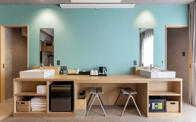 Lacer Okinawa Naha Tomariport