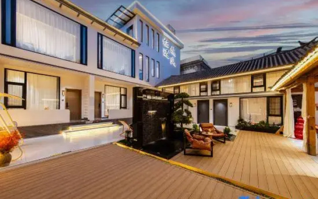 Dali Qichi Wan Feng Homestay (Longkan Wharf)