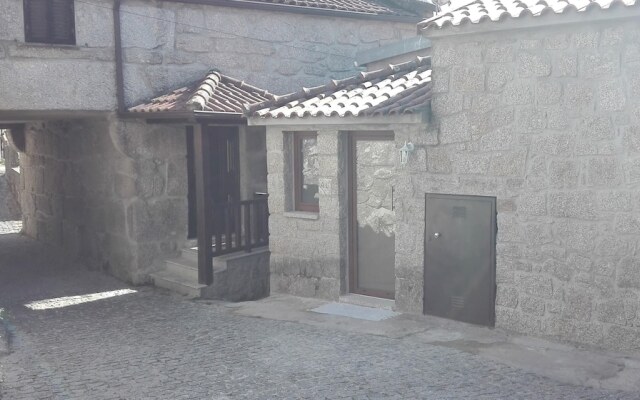 House with 2 Bedrooms in Cabril , with Wifi