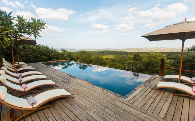 Rhino Ridge Safari Lodge