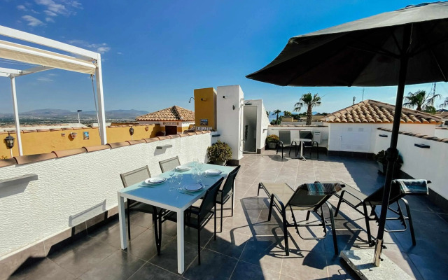 Stunning 2 bedroom apartment with Pool View