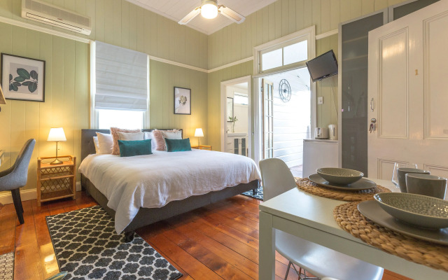 99 Kirkland Bed & Breakfast