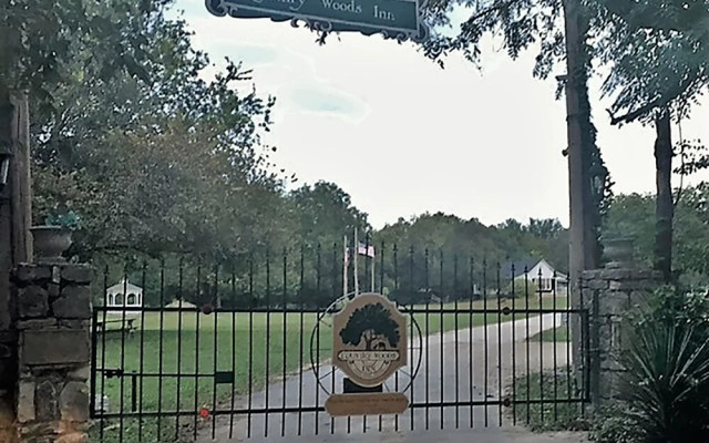 Country Woods Inn