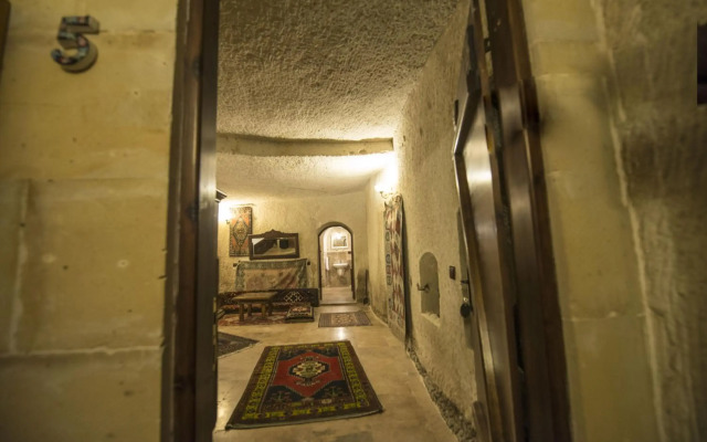 Vineyard Cave Hotel