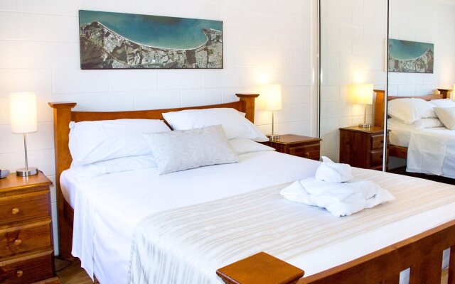 Clifton Sands Holiday Apartments – Guest Rooms – Cairns