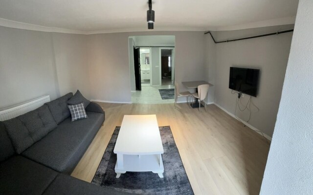 Modern Apartment With Balcony in Esenler