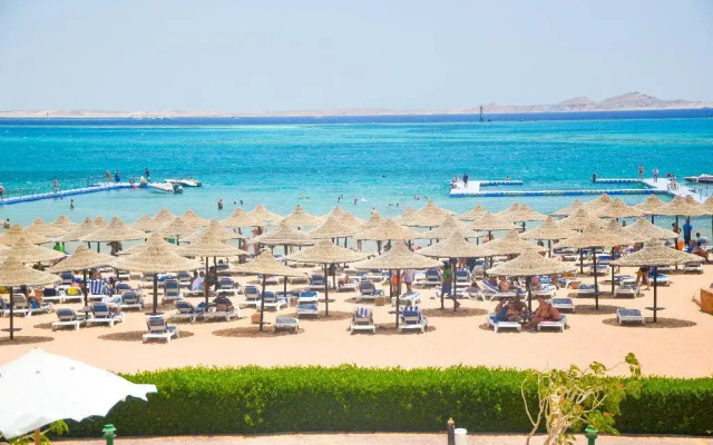 Ivy Cyrene Island Aqua Park Resort