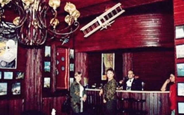 Acacia Hotel & Suites