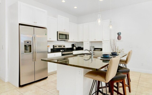 Stylish 3BR Townhouse With Pool Near Disney