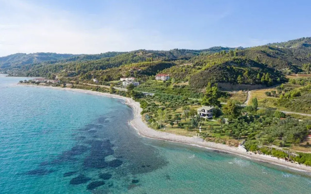 Malt Beachfront Villa Mola Kalyva