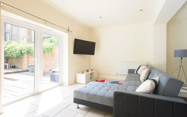Platinum Apartment Mornington Crescent 9986