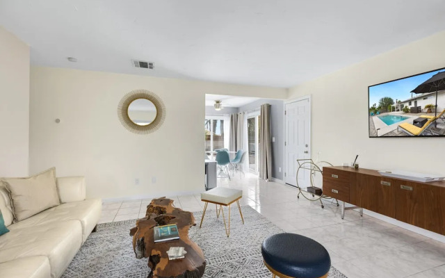 Holiday Pool Paradise