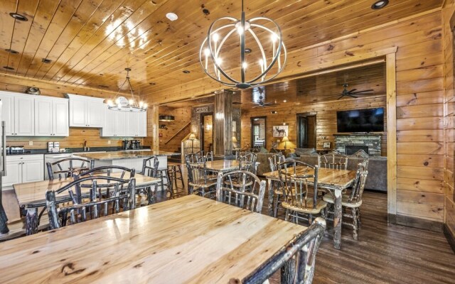 The Great Maple Retreat 13 Bedroom Home by Redawning