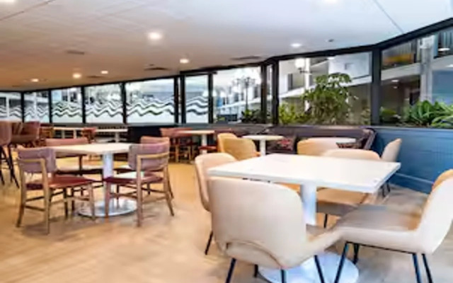 DoubleTree by Hilton Austin, MN