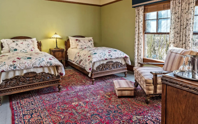 McCloud Hotel