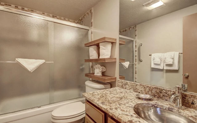 Nice Update Condo - Great Access to Superbee Lift in East Village - AN302 by RedAwning