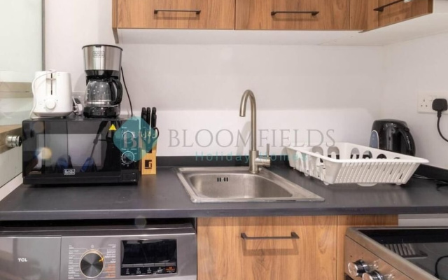 Bloomfields Stylish 2BR in Oasis Mas