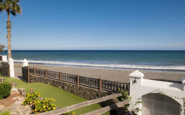 Bungalows Side Shore