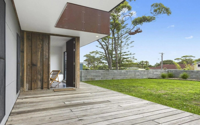 Horizons at Currarong - architecturally designed beach house