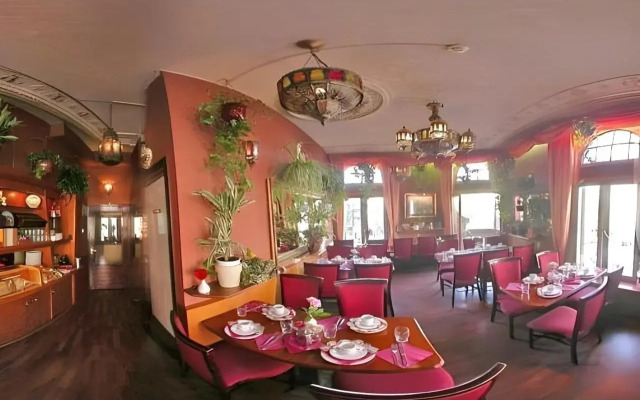 Nadia Hotel