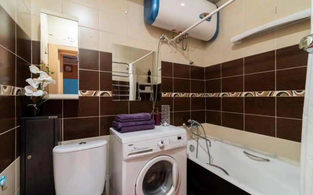 Bon voyage на улице Судакова