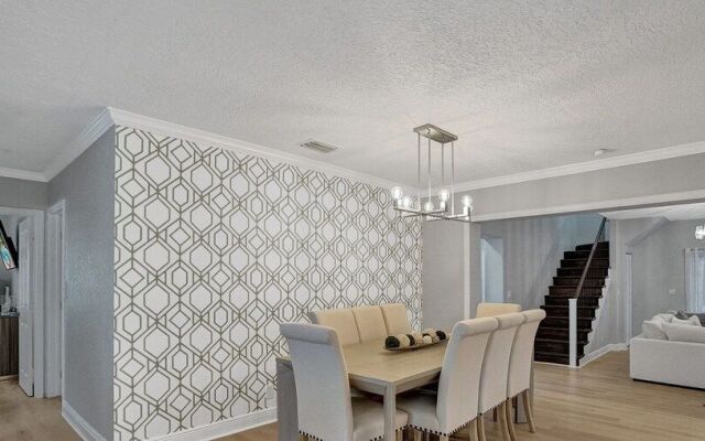 Modern Chic 7-BR with Pool & Gameroom