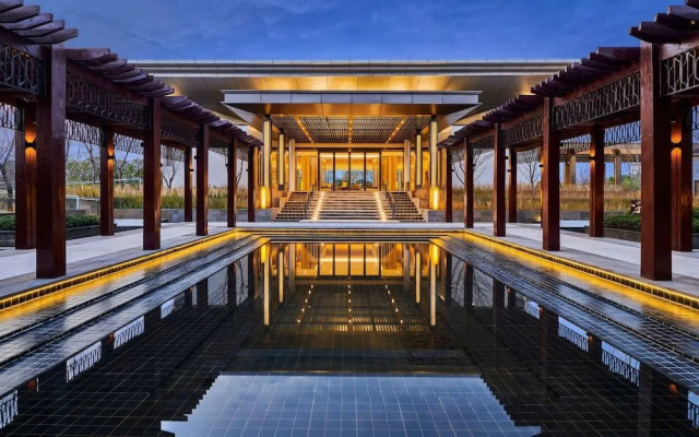 Lushan West Sea Resort, Curio Collection by Hilton