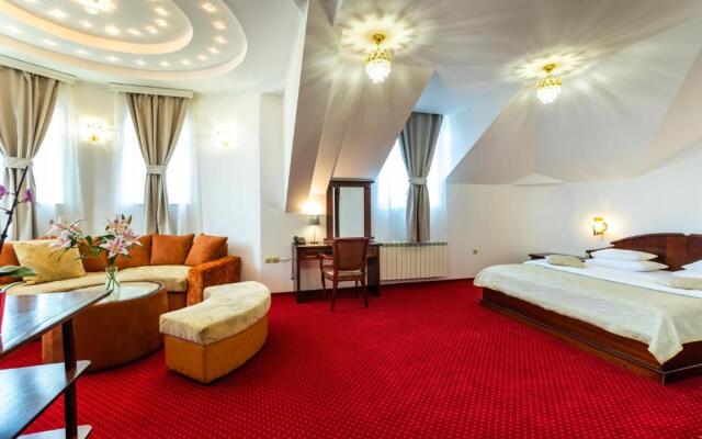 Garni Hotel Royal Crown