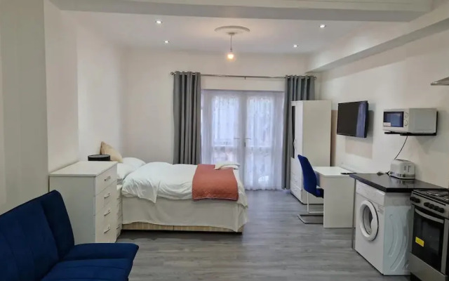 Impeccable 1-bed Apartment in Ilford