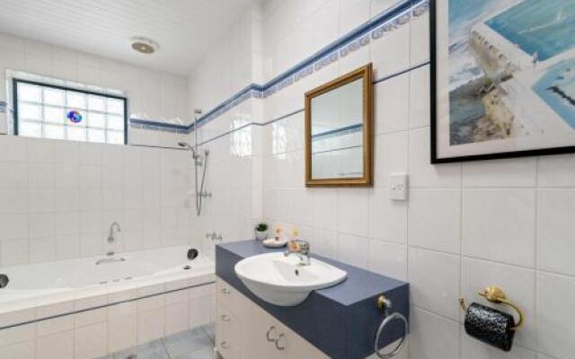 Black Dolphin Waterfront Townhouse - Bay Views