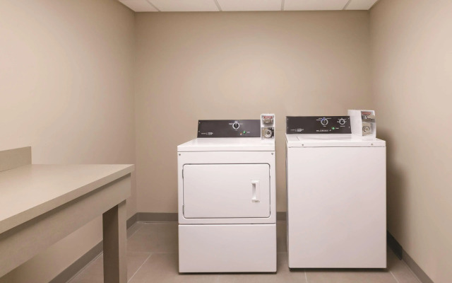 Country Inn & Suites by Radisson Macon West